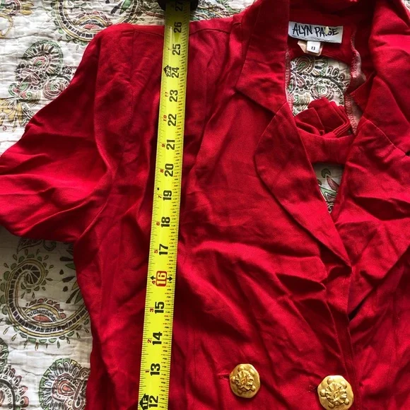 Unique Red vintage blazer w/double-breasted gold buttons keyhole back blazer - Picture 8 of 9